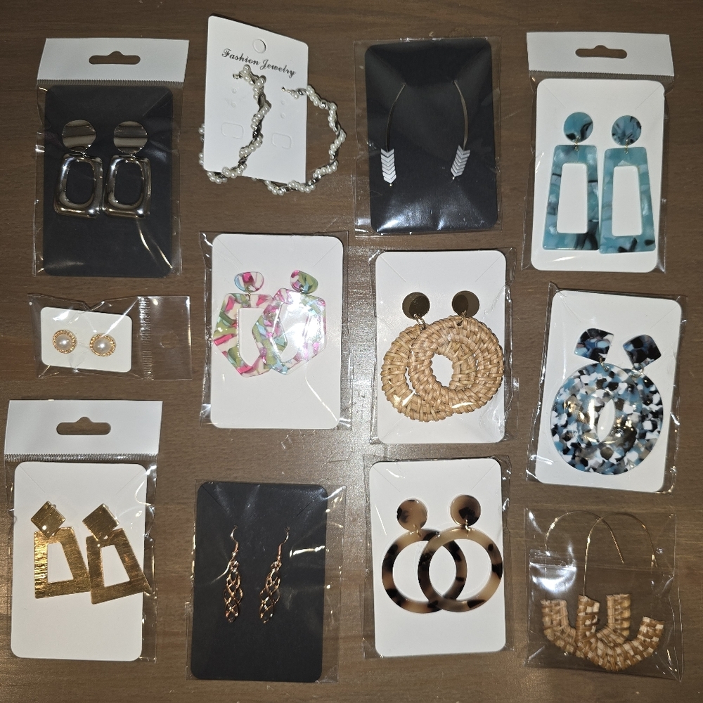 Mystery Earring Bundle! The More You Bid, The More You Get! - Picture 9 of 17
